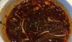 酸辣粉东坡爆料视频播放,揭秘网红美食背后的真相